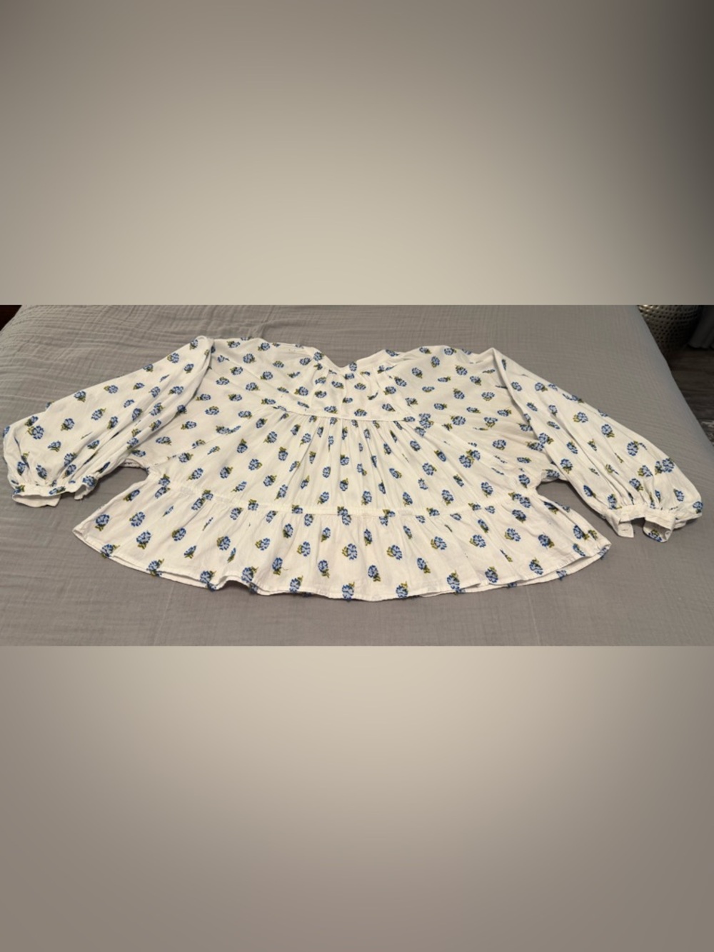 1X Anthropologie Pilcro Babydoll Batwing Blouse white with blue floral - Picture 6 of 10